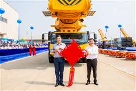 Handing over the XCMG model XCA3000BR wheeled mobile crane