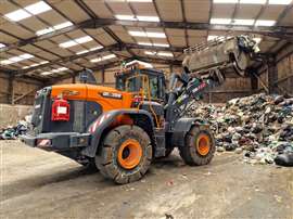 Develon DL380-7 Wheeled Loader with Waste and recycling kit