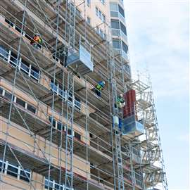 The use of two MC 250 units allowed for continuous scaffold erection and minimal downtime