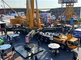 XCMG’s range-topping 4,000 tonne capacity XCA4000 all terrain type crane