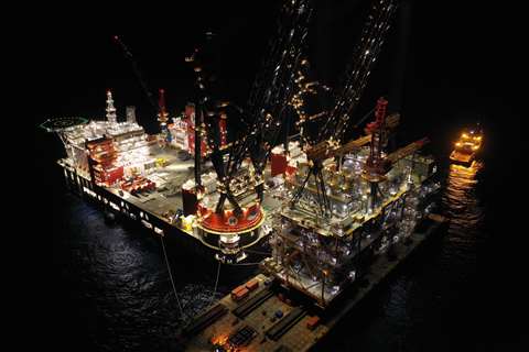 Sleipnir installing the 15,300 tonne Leviathan topsides as a world record lift