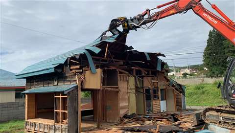 MB-G900 - Hitachi SK135 - Japan - Demolition - Wood web