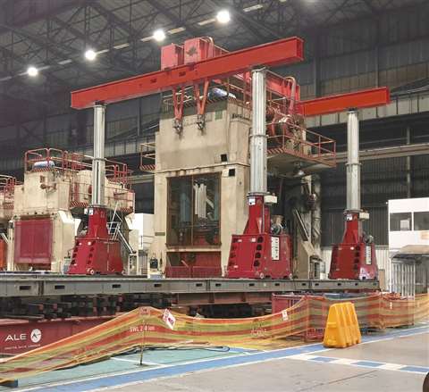 Gantry lifting at Nissan plant alt