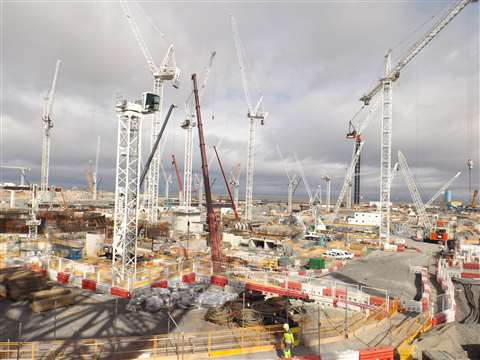 The tower cranes, including the M2480D, are installed with anti-collision system from French company AMCS