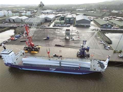 liebherr-lhm-420-mobile-harbour-crane-tandem-lift-heavy-ireland-europe-1
